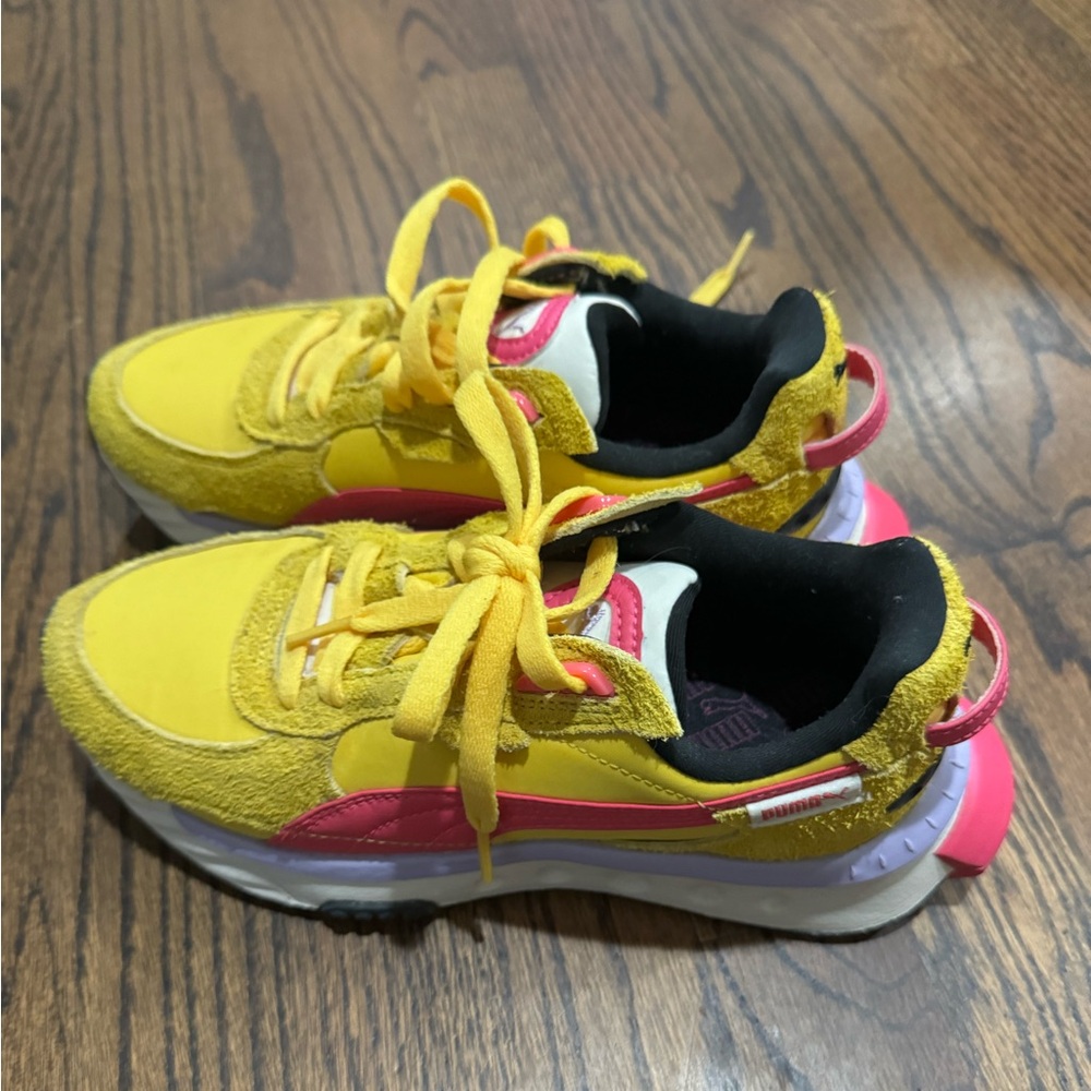 Size 6 - PUMA Wild Rider Vintage Super Lemon Glowing Pink